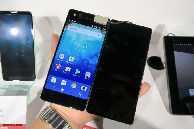 「M Z-01K」はサブ画面を利用しないシングルディスプレイモードを選択出来ます