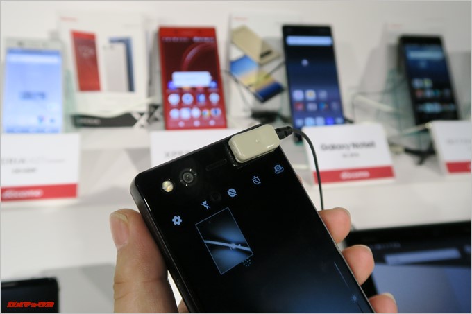 「M Z-01K」はメイン画面側にメインカメラが備わっているので自撮りでも2030万画素の最高性能で撮影が可能です