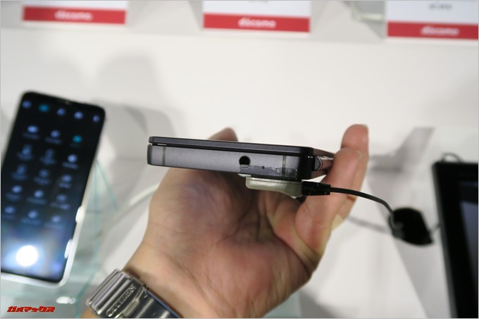 「M Z-01K」にはイヤホンジャックが備わっています