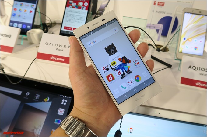 「MONO MO-01K」のディスプレイは前モデルの4.7型から大きくなり5.0型となりました