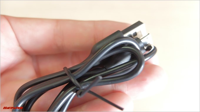 Anker PowerCore2 Slim 10000にはケーブルも付属しています