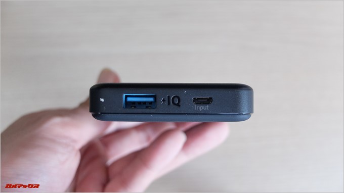 Anker PowerCore2 Slim 10000の充電ポートは1つのみ