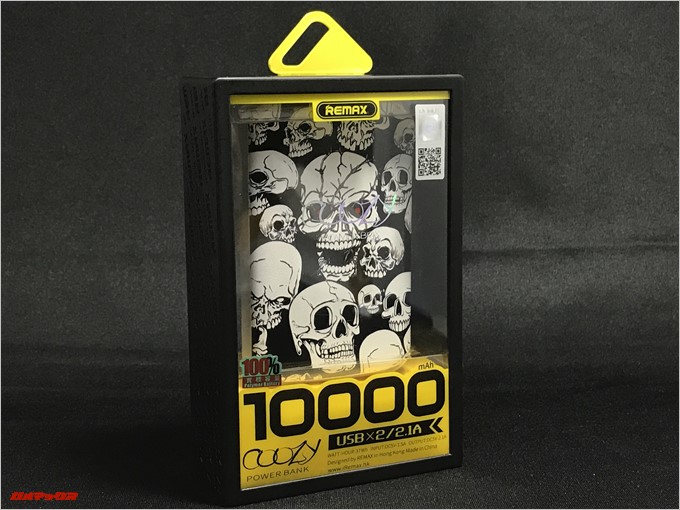 REMAX COOZYの外箱はプラスチックケース