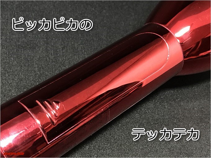 REMAX-K03は光沢のある外観でピッカピカのテッカテカです。