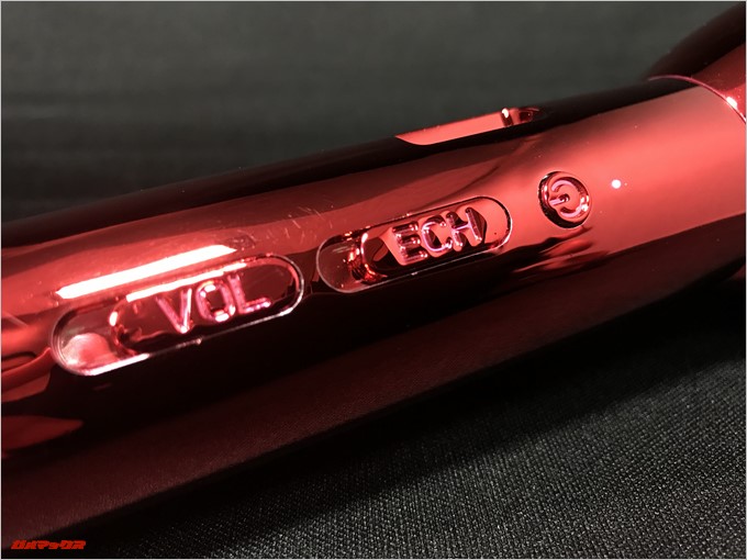 REMAX-K03はスライド式のボリュームとエコーボタンが備わっています。