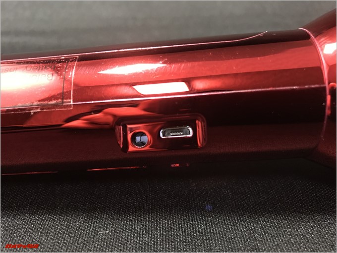 REMAX-K03はAUX端子とMicroUSB端子が備わっています。