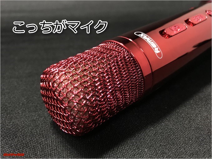 REMAX-K03の先端が細くなっているほうがマイクとなっています。