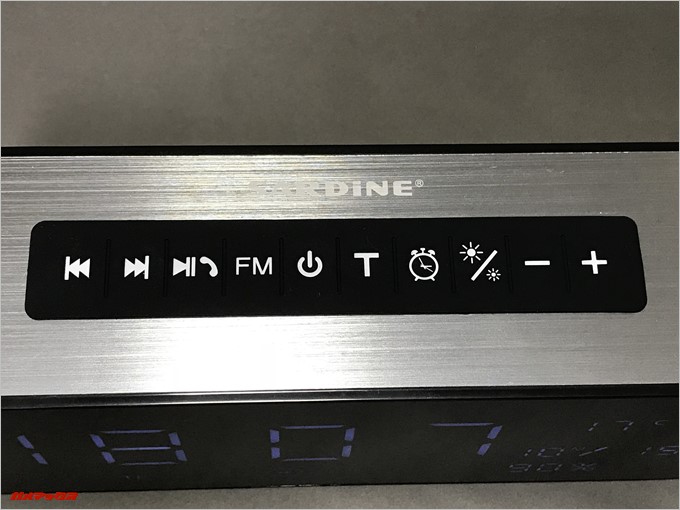 SARDiNE A10は本体上部にボタンが備わっています