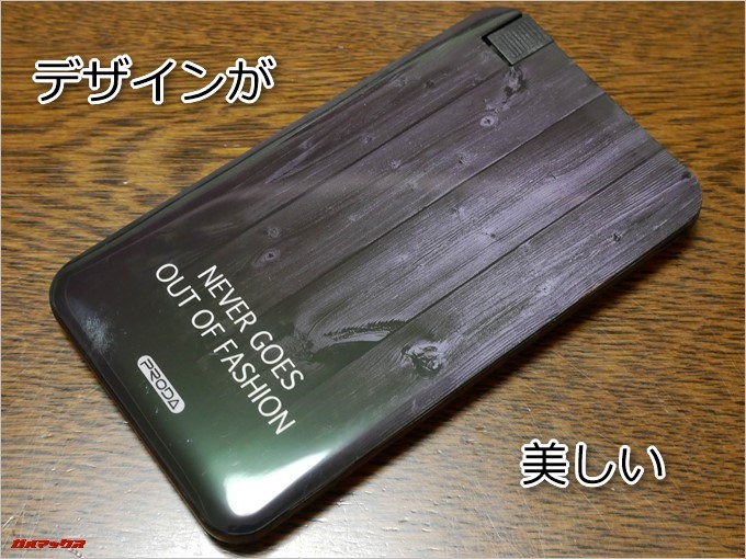 TUKOOは本体の表面にデザインプリントが施されています