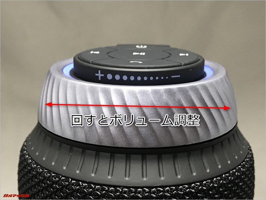 Tronsmart T6は上部の大きなダイヤルを回すことでボリューム調整が可能です。