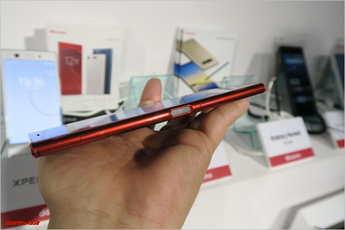 Xperia XZ Premiumの新カラーのレッド