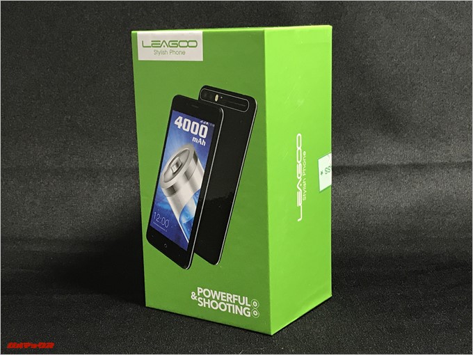 LEAGOO KIICAA POWERの外箱はグリーンの ボックス