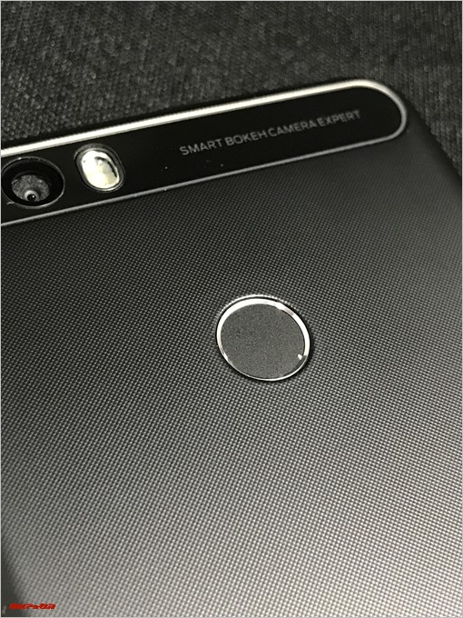 LEAGOO KIICAA POWERには指紋認証ユニットが備わっています