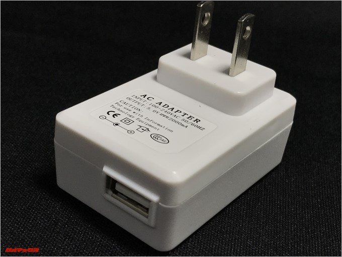 LEAGOO KIICAA POWERは販売店さんが独自に日本仕様の充電器も付けてくれます