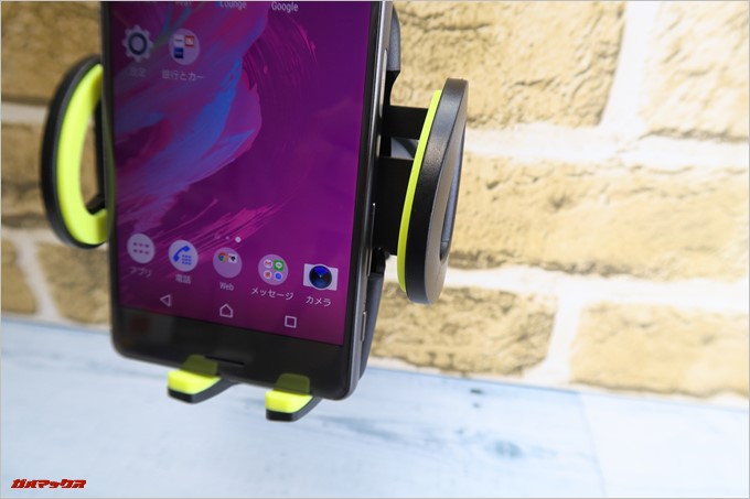 Xperia X Dual(F5122)はボタンが下部にあるのでサイドを挟み込む車載ホルダーだとボタン干渉することがあります
