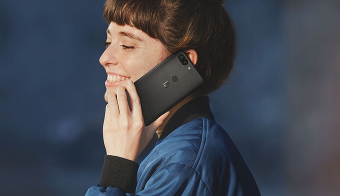 OnePlus 5Tの指紋認証ユニットは本体背面の上部中央へ移動した