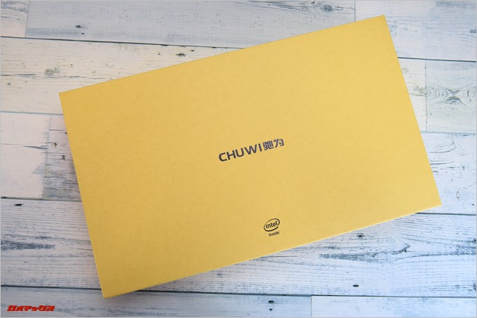 Chuwi LapBook AIRは頑丈な外箱に入って届きます