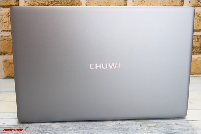 Chuwi LapBook AIRの天板ロゴは電源オン時は淡く光ります
