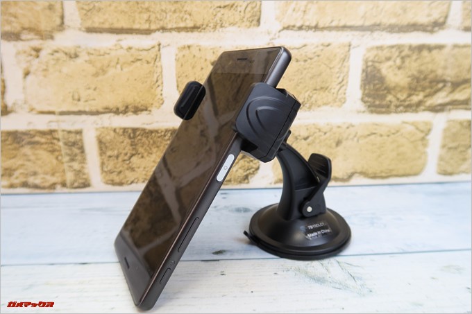 inateck［ST1008］はボタン干渉しない位置で固定できる事が利点です