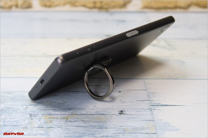 KYOKA製の落下防止リングはスマホスタンドとして利用可能です