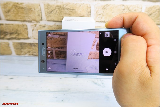 Xperia XZ1 Compact（G8441）は横持ち撮影が非常に行いやすい