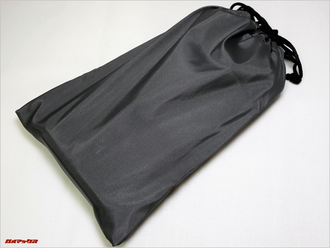 Tronsmart Edge 20000はトラベルポーチが付属しています