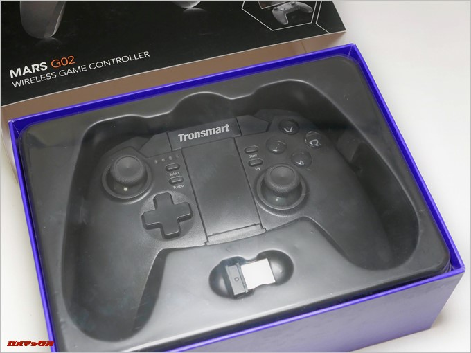 Tronsmart Mars G02の箱を開けるとドーンと本体が出てきます