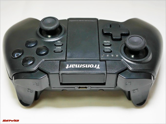 Tronsmart Mars G02の本体上部にはR/Lのボタン及びトリガーが備わっています。