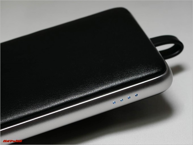 Tronsmart Prime 10000のバッテリー残量インジケータは4段階表示となっているので1つのランプで約2500mAhとなります。