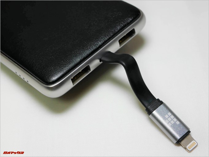 Tronsmart Prime 10000には2つのUSBポートが備わっているので、最大3大同時に充電が可能です。