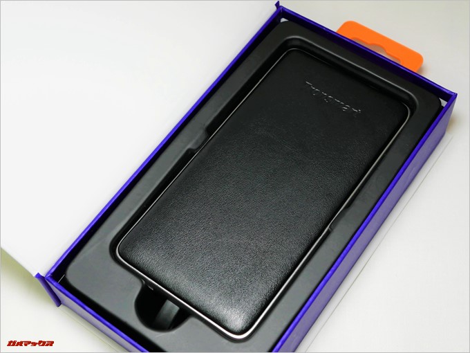 Tronsmart Prime 10000の箱を開けると本体がドドーンと出てきました