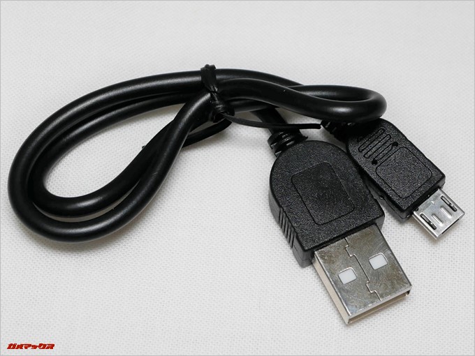 Tronsmart Prime 10000にはモバイルバッテリー自体の充電が可能なUSBケーブルも入っていました。