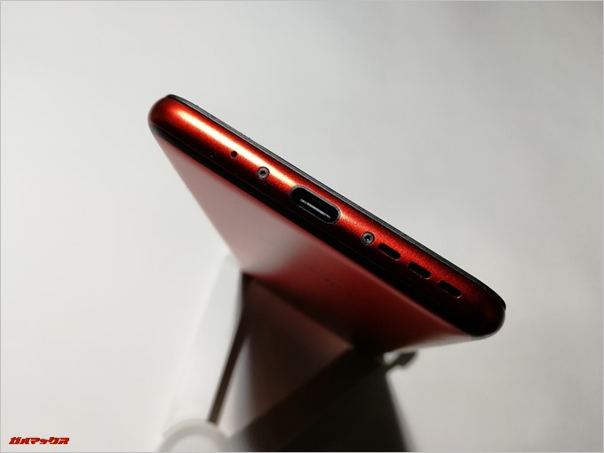 UMIDIGI S2の底面には充電端子やスピーカーが備わっていました