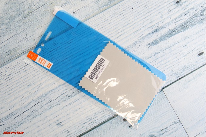 Xiaomi Mi A1は付属物に保護フィルムも入っています