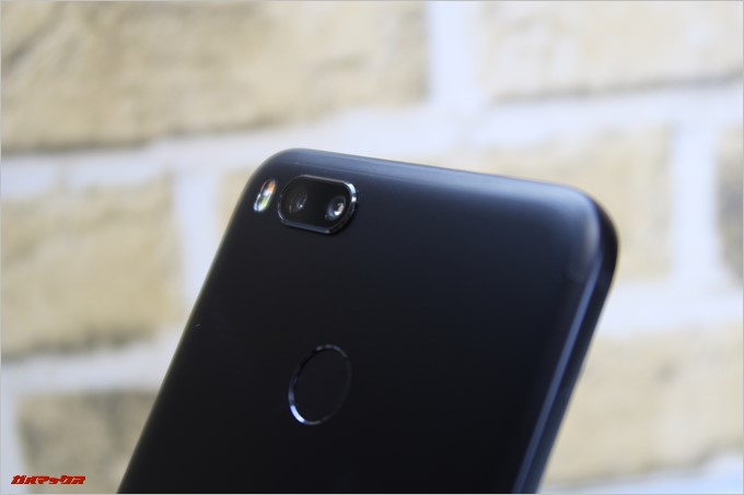 Xiaomi Mi A1は背面にデュアルカメラを搭載しています