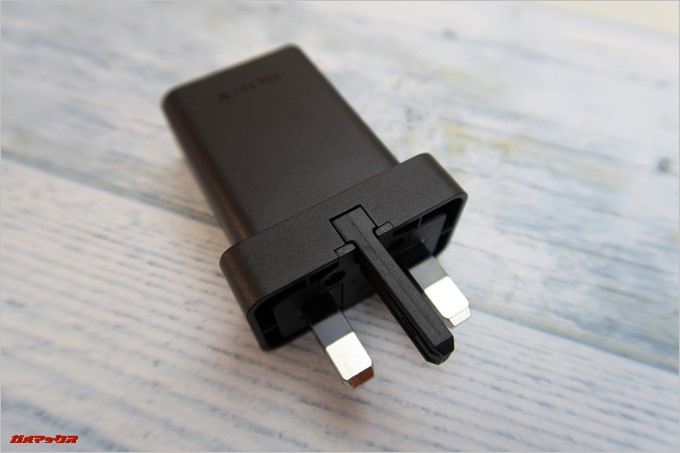 充電器は日本では利用できない形状のモノです