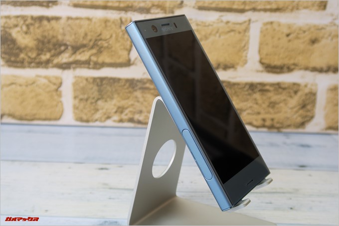 Xperia XZ1 Compact（G8441）の本体左側面にはSIMスロット