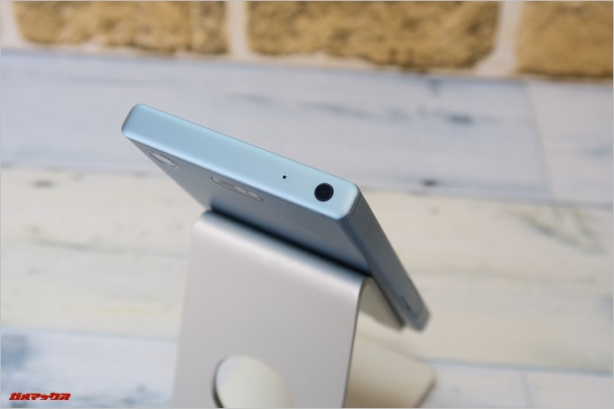 Xperia XZ1 Compact（G8441）の本体上部にはイヤホンジャックが備わっています