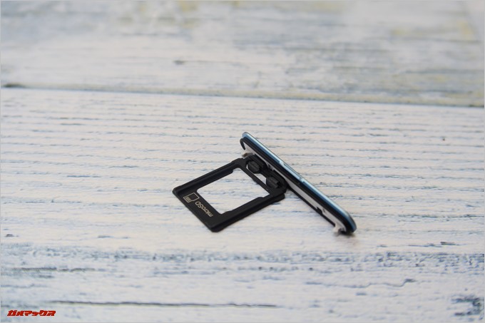 Xperia XZ1 Compact（G8441）の防水蓋にはバッチリパッキンが付いています