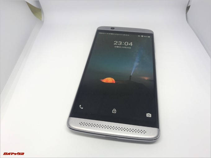 ZTE AXON 7 miniはステレオスピーカーが正面に付いています