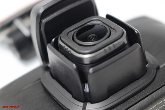 PAPAGO！GoSafe 34GはF値1.9の非常に明るいレンズを採用しています