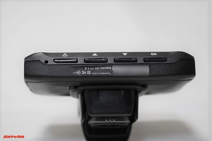 PAPAGO！GoSafe 34Gは本体下部に物理ボタンが設置されています