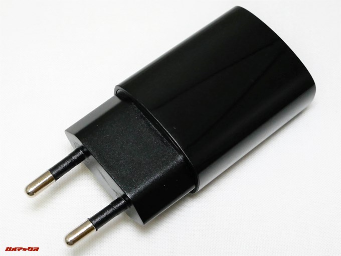 UHANS i8の充電器は変換アダプターが必要です。