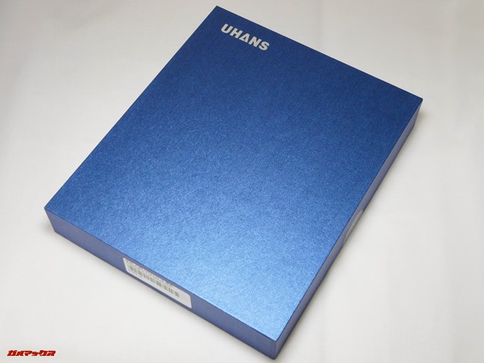 UHANS i8の外箱はブルーの美しい箱に入っていました
