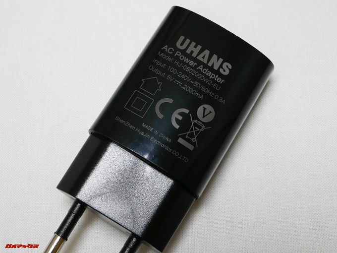 UHANS i8の充電器は5V2Aなので持っている充電器を利用したほうが良い