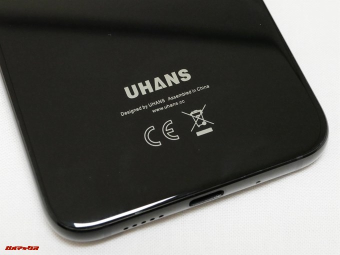 UHANS i8にはイヤホンジャックが非搭載となっているので注意。