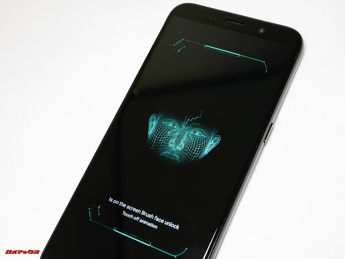 UHANS i8は顔認証機能が着いています。