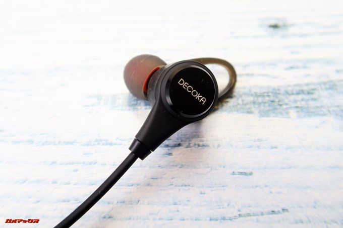 Decoka DK100のハウジング部は金属製で見た目の購入感も高い
