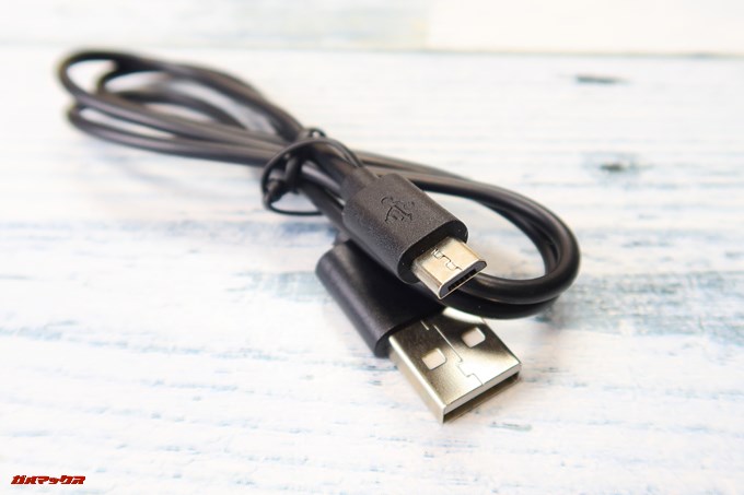 Decoka DK100に付属しているケーブルはMicroUSBでした