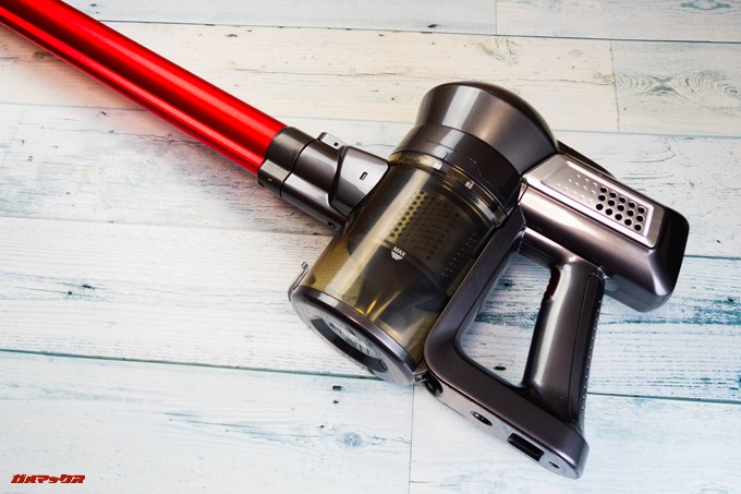Dibea 2-in-1 Wireless Vacuum Cleaneの見た目はカッコイイです。本体はブラックとグレー、ノズルパイプはメタルレッドです。